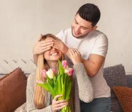 Nem vett virágot nőnapra a férj, gyorsan elment lopni egy jóval drágább dolgot Nem vett virágot nőnapra a férj, gyorsan elment lopni egy jóval drágább dolgot
