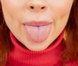 Ha ezt a jelet látod a nyelveden, nagy baj közeleg: ne hagyd figyelmen kívül Ha ezt a jelet látod a nyelveden, nagy baj közeleg: ne hagyd figyelmen kívül