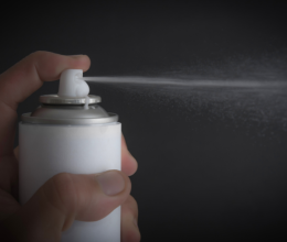 6 hely, ahová soha ne fújd ezt a népszerű olajos sprayt: komoly károkat okozhat
