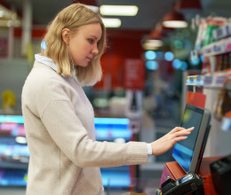 Emiatt fizethetnek többet a magyarok az önkiszolgáló kasszáknál