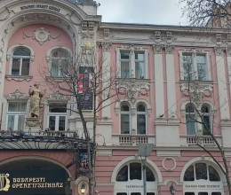 „Rettegnek a retorziótól” – Belső háború tört ki az Operettszínházban, Janza Katáék is aláírták a nyílt levelet „Rettegnek a retorziótól” – Belső háború tört ki az Operettszínházban, Janza Katáék is aláírták a nyílt levelet