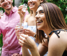 A külföldiek imádják, de a magyar fiatalok már alig isszák ezt a legendás hazai italt A külföldiek imádják, de a magyar fiatalok már alig isszák ezt a legendás hazai italt