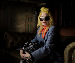 Elhunyt a legendás divattervező, akinek Rihanna, Lady Gaga, Kylie Minogue és Diana hercegné is sokat köszönhetett