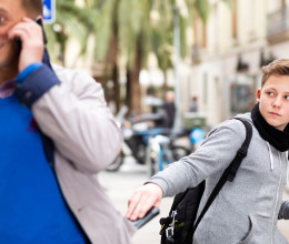 Turistacsapdák Európában: ezekben a városokban ne engedd el a táskád