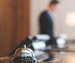 Bezárja kapuit a luxushotel, ahol korábban Mészáros Lőrincet és Várkonyi Andreát fotózták