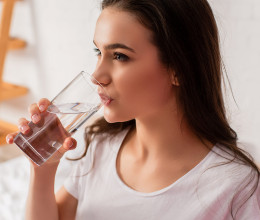 Mennyi ideig iható egy kitöltött pohár víz? Ezt mondják a szakértők Mennyi ideig iható egy kitöltött pohár víz? Ezt mondják a szakértők