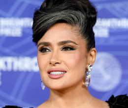 Salma Hayek olyan bámulatos ruhában jelent meg, hogy mindenki elfelejtett pislogni: kecses volt, akár egy hattyú Salma Hayek olyan bámulatos ruhában jelent meg, hogy mindenki elfelejtett pislogni: kecses volt, akár egy hattyú