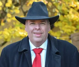 Elhunyt Schmuck Andor, aki már régóta küzdött a betegségével Elhunyt Schmuck Andor, aki már régóta küzdött a betegségével