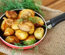 Sosem jutna eszedbe hozzáadni ezt az alapanyagot a sült krumplihoz, pedig ettől lesz a legjobb 