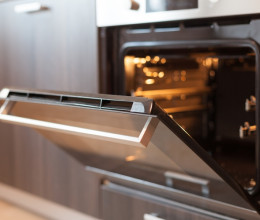 Sütés után soha ne hagyd nyitva a tűzhely ajtaját: a konyhád bánhatja, ha ragaszkodsz a helytelen szokáshoz