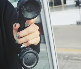 "Kapják el az anyámat" - mondta telefonon a rendőröknek a 4 éves fiú: az oka meglepő "Kapják el az anyámat" - mondta telefonon a rendőröknek a 4 éves fiú: az oka meglepő