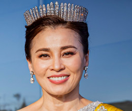 Katalin és Ránija szépségével is felveszi a versenyt a thai királyné: a 48 éves Szutida kifinomult stílusa mindenkit lenyűgöz Katalin és Ránija szépségével is felveszi a versenyt a thai királyné: a 48 éves Szutida kifinomult stílusa mindenkit lenyűgöz