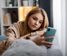 Már támadják is a bűnözők, ha ilyen telefonod van, gyorsan lépned kell