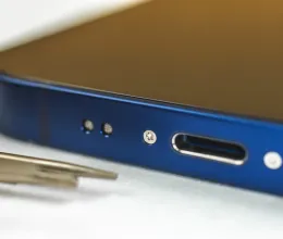 Van egy ilyen apró lyuk a telefonod alján? Sokkal fontosabb funkciója van, mint hinnéd - Soha ne nyúlj bele tűvel Van egy ilyen apró lyuk a telefonod alján? Sokkal fontosabb funkciója van, mint hinnéd - Soha ne nyúlj bele tűvel