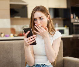 Rájöttek: ez a telefon 5 percenként képernyőképet készít, és továbbítja egy harmadik félnek Rájöttek: ez a telefon 5 percenként képernyőképet készít, és továbbítja egy harmadik félnek