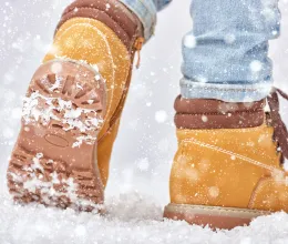 Ilyen talpú cipő kell, hogy ne csússz meg a hóban, vagy a jégen Ilyen talpú cipő kell, hogy ne csússz meg a hóban, vagy a jégen