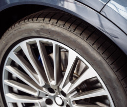 A szezon előtt sokan spórolnak így a téli guminál, de azért nem árt vigyázni