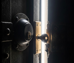 Titkos szobára bukkant a házában a nő: majdnem szívrohamot kapott a látványtól, amikor benyitott Titkos szobára bukkant a házában a nő: majdnem szívrohamot kapott a látványtól, amikor benyitott