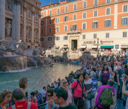 Így verik át az utcán a turistákat Rómától Barcelonáig: Trükkök, amikre te is figyelj, ha utazol Így verik át az utcán a turistákat Rómától Barcelonáig: Trükkök, amikre te is figyelj, ha utazol