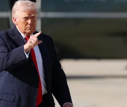 Látványosan meghízott Donald Trump: több mint 10 kilót szedett magára az elnök, az orvosok nagyon aggódnak érte Látványosan meghízott Donald Trump: több mint 10 kilót szedett magára az elnök, az orvosok nagyon aggódnak érte