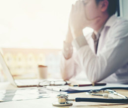 A kiégés megelőzése az egészségügyben – miért fontos a munkahelyváltás időben?