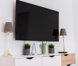 Megvizsgálták, mit csinál a tévéd, amíg te alszol – Elképesztő, mit fedeztek fel