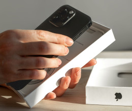 Ennyit kell dolgoznia egy átlagmagyarnak az új iPhone-ért Ennyit kell dolgoznia egy átlagmagyarnak az új iPhone-ért