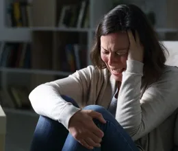 Belenézett férje mobiltelefonjába a kíváncsi feleség: majdnem elájult, amikor megpillantotta ezt az egyszavas üzenetet - rögtön beadta a válópert Belenézett férje mobiltelefonjába a kíváncsi feleség: majdnem elájult, amikor megpillantotta ezt az egyszavas üzenetet - rögtön beadta a válópert