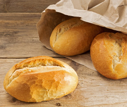 Elképesztő mit művelnek a vásárlók a zsemlével a boltban, ez tényleg felháborító