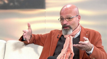 Hamarosan új szerepben tűnik fel a nemrég nyugdíjba vonult Zacher Gábor Hamarosan új szerepben tűnik fel a nemrég nyugdíjba vonult Zacher Gábor