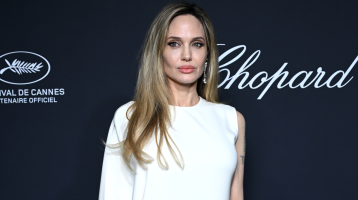 Emlékszel? Ő volt Angelina Jolie első férje Brad Pitt és Billy Bob Thornton előtt Emlékszel? Ő volt Angelina Jolie első férje Brad Pitt és Billy Bob Thornton előtt
