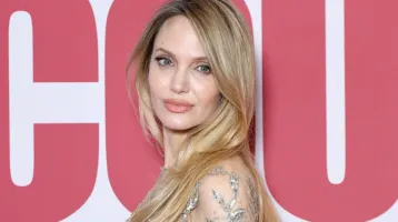 Angelina Jolie ebben az egyszerű ruhában is mindenkit leköröz: istennőként nézett ki