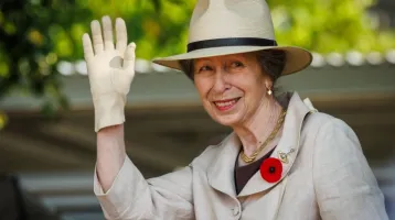 El akarták rabolni Anna hercegnőt: majdnem le is lőtték Károly testvérét, egy járókelő mentette meg az életét El akarták rabolni Anna hercegnőt: majdnem le is lőtték Károly testvérét, egy járókelő mentette meg az életét