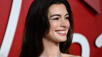 Ez volt Anne Hathaway legszebb Valentino ruhája: lélegzetelállítóan festett benne a színésznő