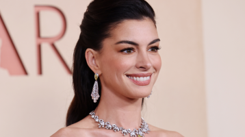 Anne Hathaway mindenkit túlszárnyalt az Oscar vörös szőnyegén: az egész világot megbabonázta ragyogó ruhájában
