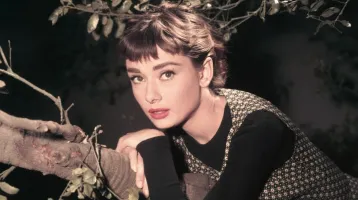 Drasztikus diéta vagy plasztika? Audrey Hepburn fia elárulta anyja szépségtitkát Drasztikus diéta vagy plasztika? Audrey Hepburn fia elárulta anyja szépségtitkát