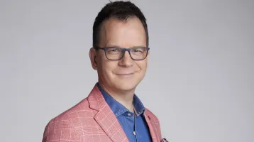 A Cápák között befektetőjének lánya fontos dolgot hagyott el nyaralás közben, ezt körülményes pótolni