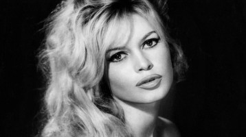 Így festett Brigitte Bardot menyasszonyként: 3 bámulatosan gyönyörű ruhája is volt a francia színésznőnek