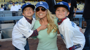 Megőrülnek a nők: sármos modell lett Britney Spears fia