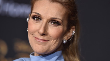 Hatalmas bejelentést tett a gyógyíthatatlan betegségben szenvedő Céline Dion: az egész világ az énekesnő szavaira figyel Hatalmas bejelentést tett a gyógyíthatatlan betegségben szenvedő Céline Dion: az egész világ az énekesnő szavaira figyel