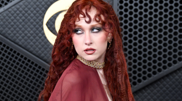 Félpucéran lépett a Grammy vörös szőnyegére Chappell Roan: az énekesnő konkrétan mindent megmutatott