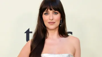 Dakota Johnson kabátja maga az álom: ez a legszebb és legstílusosabb darab, amit valaha viselt Dakota Johnson kabátja maga az álom: ez a legszebb és legstílusosabb darab, amit valaha viselt