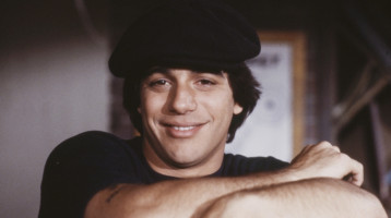 Ősz hajjal szinte felismerhetetlen a 80-as évek legendás amerikai szívtiprója, akiért a magyar hölgynézők is epekedtek - Fotók Ősz hajjal szinte felismerhetetlen a 80-as évek legendás amerikai szívtiprója, akiért a magyar hölgynézők is epekedtek - Fotók