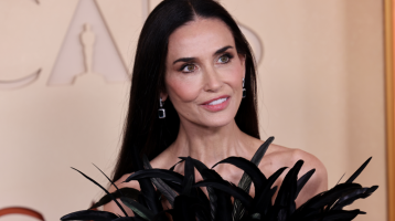 Zokognak a rajongók Demi Moore fotójától: így öleli 2 éves unokáját a nagybeteg Bruce Willis