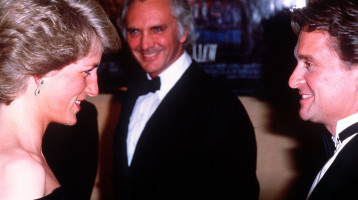 Michael Douglas új memoárjában idézi fel a Diana hercegnével töltött felejthetetlen estéjét Michael Douglas új memoárjában idézi fel a Diana hercegnével töltött felejthetetlen estéjét