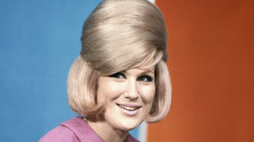 Egész életében titkolta leszbikus viszonyait az énekesnő: drogok és alkohol rabja lett, csak a pszichiátria mentette meg