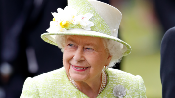 Meglepő gesztus: Erzsébet királynő lazított ezen az ősi szokáson a vendégek kedvéért Meglepő gesztus: Erzsébet királynő lazított ezen az ősi szokáson a vendégek kedvéért