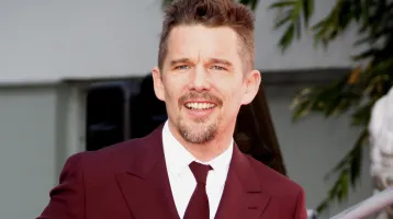 Stranger Things: Ethan Hawke elküldte a rajongót, de ő a lányával akart közös fotót, nem vele Stranger Things: Ethan Hawke elküldte a rajongót, de ő a lányával akart közös fotót, nem vele