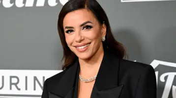 Teljesen átlátszó szoknyát vett fel Eva Longoria, ilyen látványra senki sem számított a színésznőtől Teljesen átlátszó szoknyát vett fel Eva Longoria, ilyen látványra senki sem számított a színésznőtől
