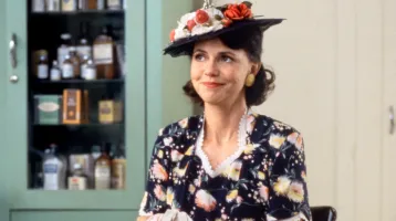 A Forrest Gump ikonikus anyukája volt: Sally Field 79 évesen természetesen őszülve is ragyog A Forrest Gump ikonikus anyukája volt: Sally Field 79 évesen természetesen őszülve is ragyog